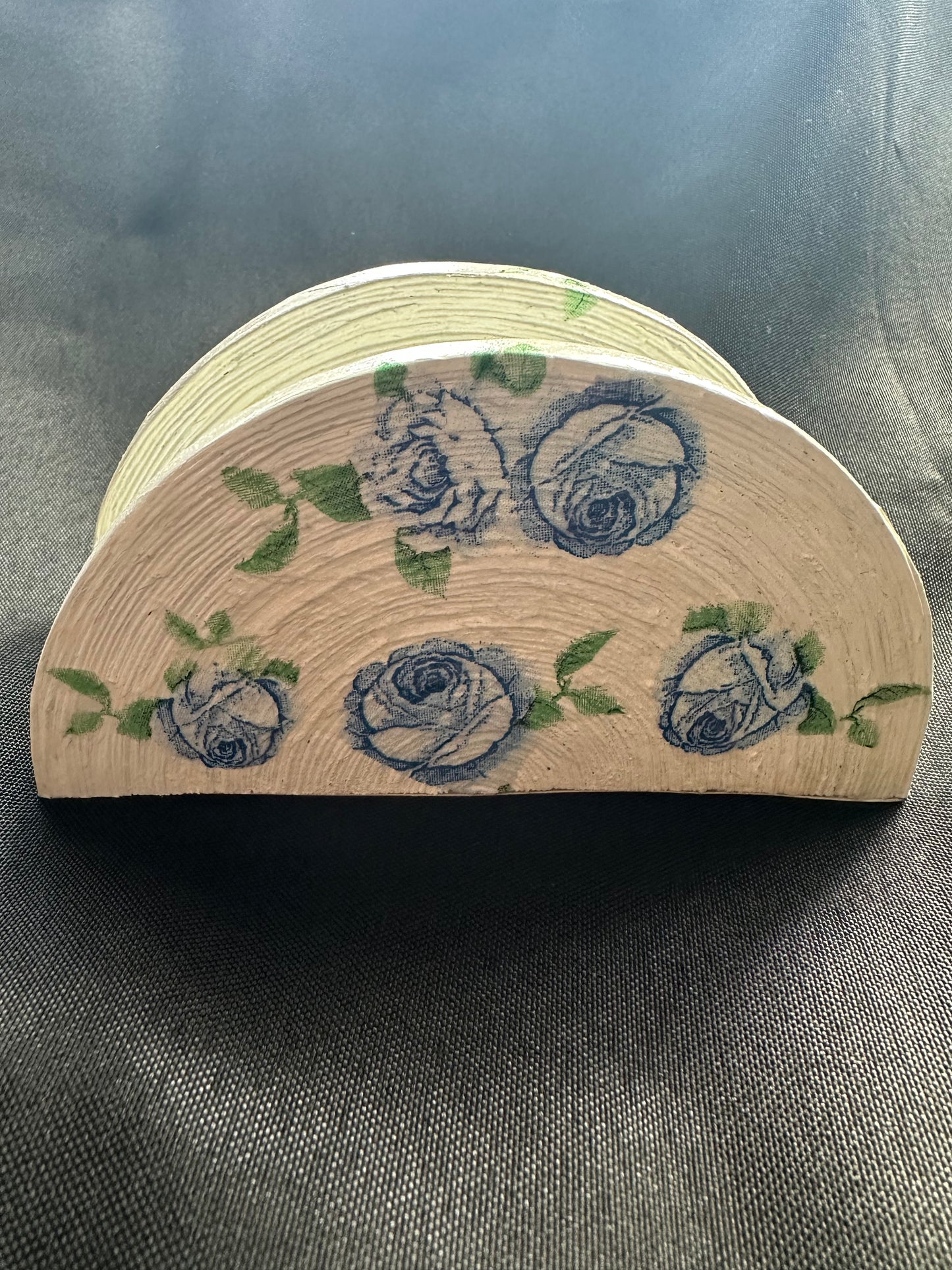 Napkin holder (holding hands)