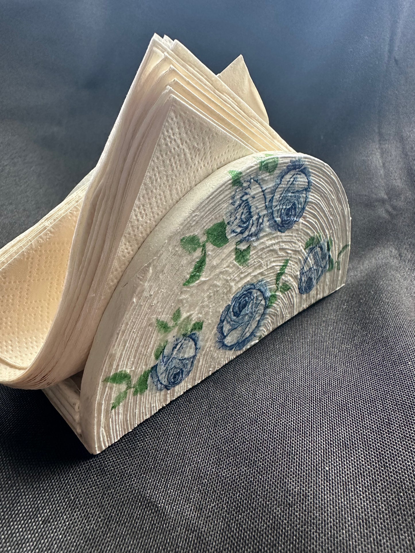 Napkin holder (holding hands)